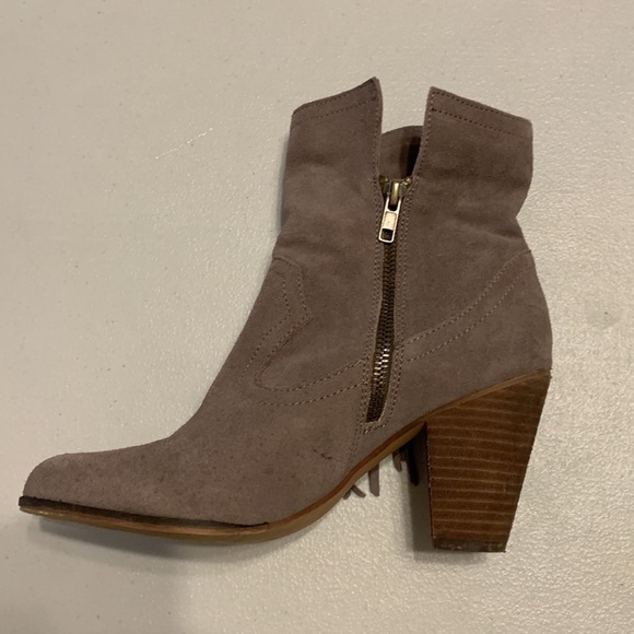 Steve Madden Pallas Suede‎ Leather Fringe Booties 8.5 M beige Boho heels - Picture 5 of 9